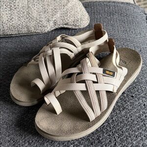 TEVA VOYA STRAPPY SANDALS SZ 9